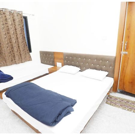 Premium Hotel Ujjain - G A R I M A - Near Mahakal Temple And Rivar - Railway Station - Hygiene & Spacious Room - With Wifi- And Parking Facilities - Best Hotel In Uddzsaín Kültér fotó