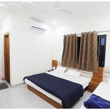 Premium Hotel Ujjain - G A R I M A - Near Mahakal Temple And Rivar - Railway Station - Hygiene & Spacious Room - With Wifi- And Parking Facilities - Best Hotel In Uddzsaín Kültér fotó