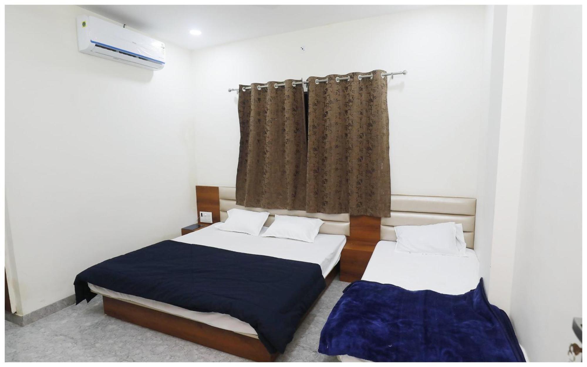 Premium Hotel Ujjain - G A R I M A - Near Mahakal Temple And Rivar - Railway Station - Hygiene & Spacious Room - With Wifi- And Parking Facilities - Best Hotel In Uddzsaín Kültér fotó