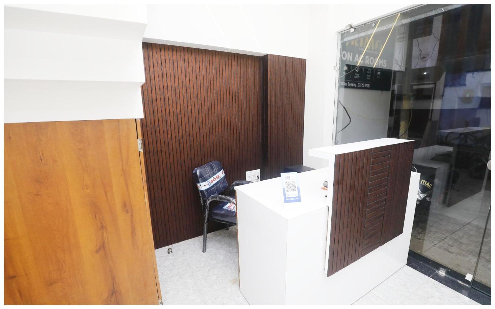 Premium Hotel Ujjain - G A R I M A - Near Mahakal Temple And Rivar - Railway Station - Hygiene & Spacious Room - With Wifi- And Parking Facilities - Best Hotel In Uddzsaín Kültér fotó