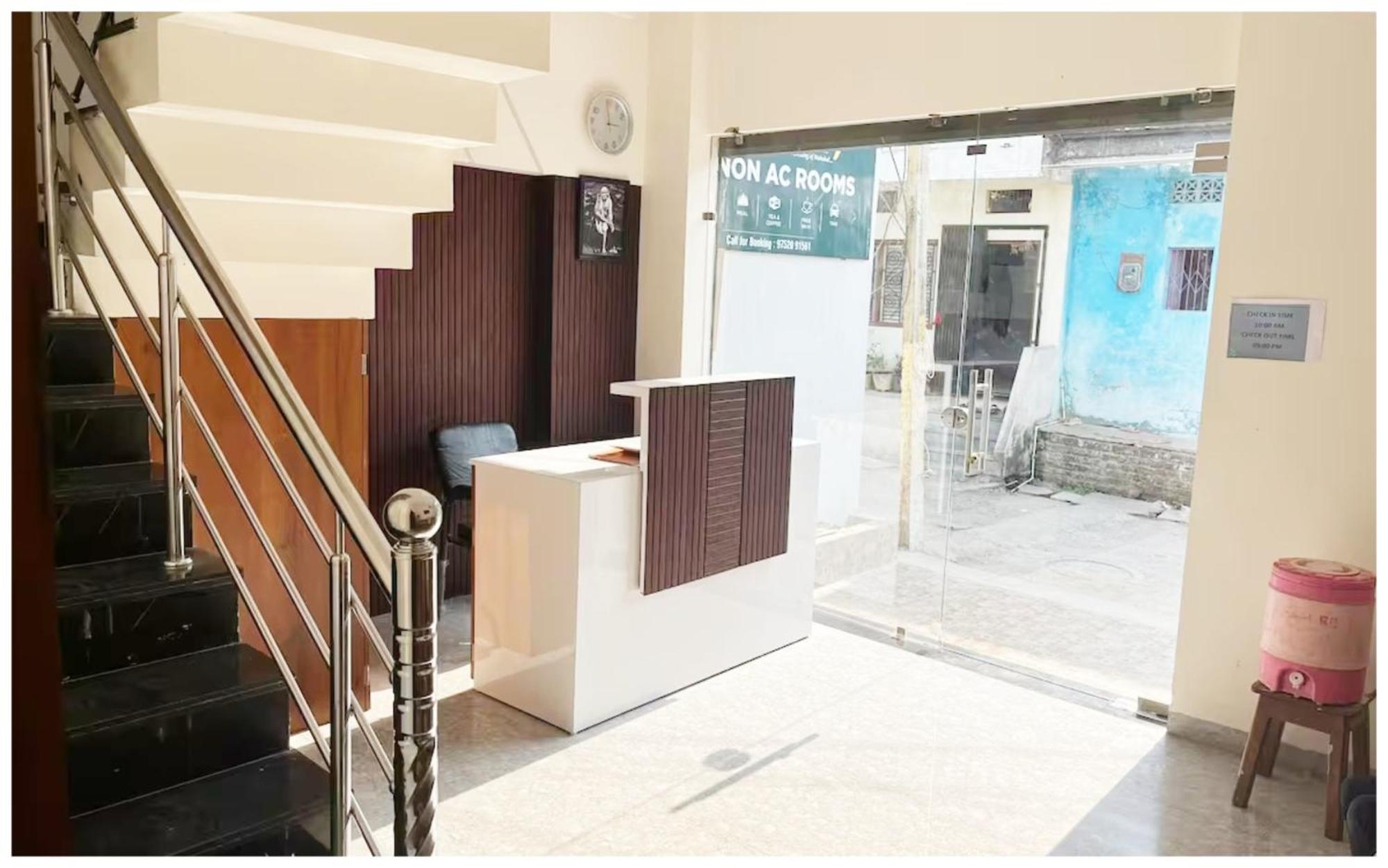 Premium Hotel Ujjain - G A R I M A - Near Mahakal Temple And Rivar - Railway Station - Hygiene & Spacious Room - With Wifi- And Parking Facilities - Best Hotel In Uddzsaín Kültér fotó
