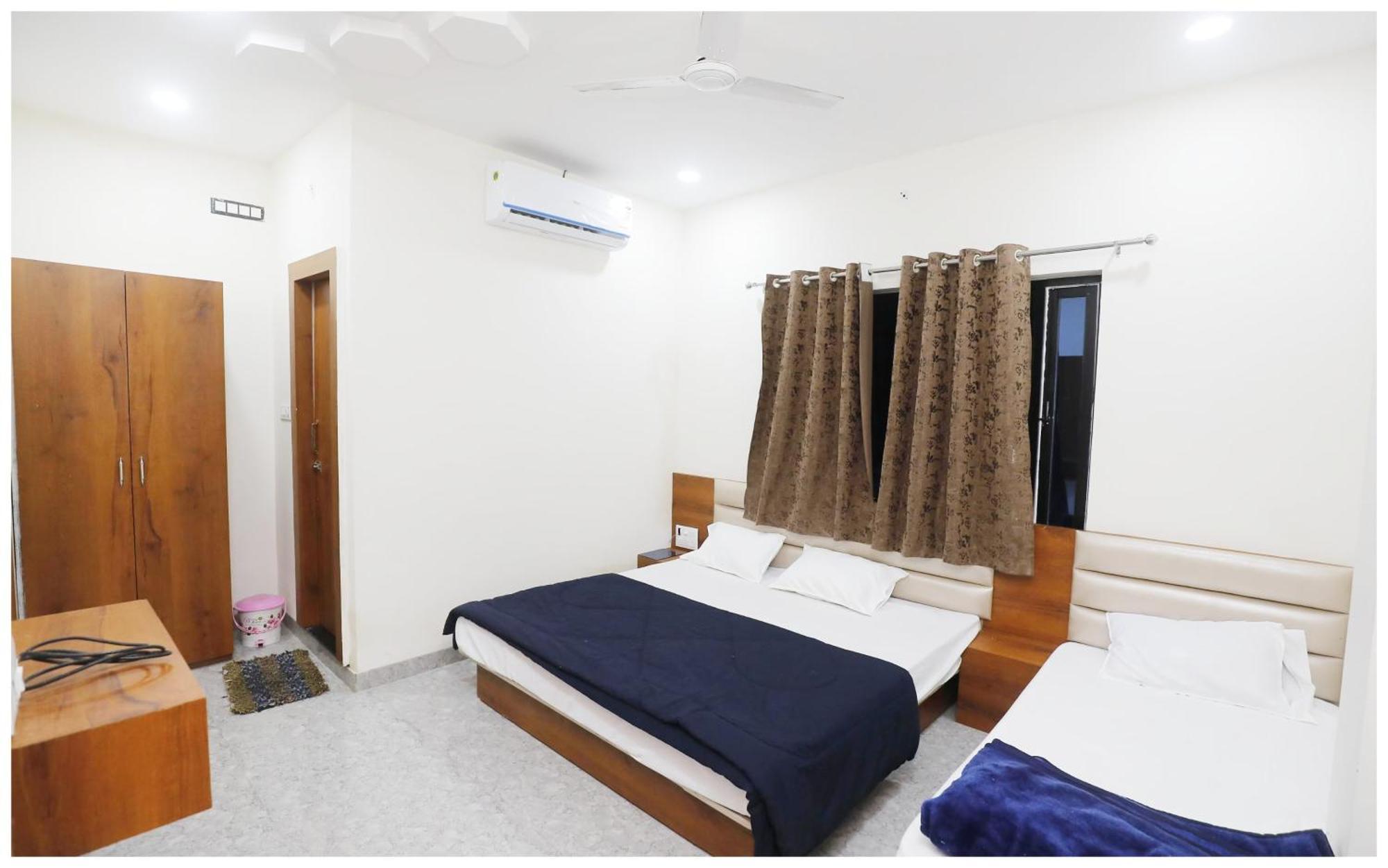 Premium Hotel Ujjain - G A R I M A - Near Mahakal Temple And Rivar - Railway Station - Hygiene & Spacious Room - With Wifi- And Parking Facilities - Best Hotel In Uddzsaín Kültér fotó