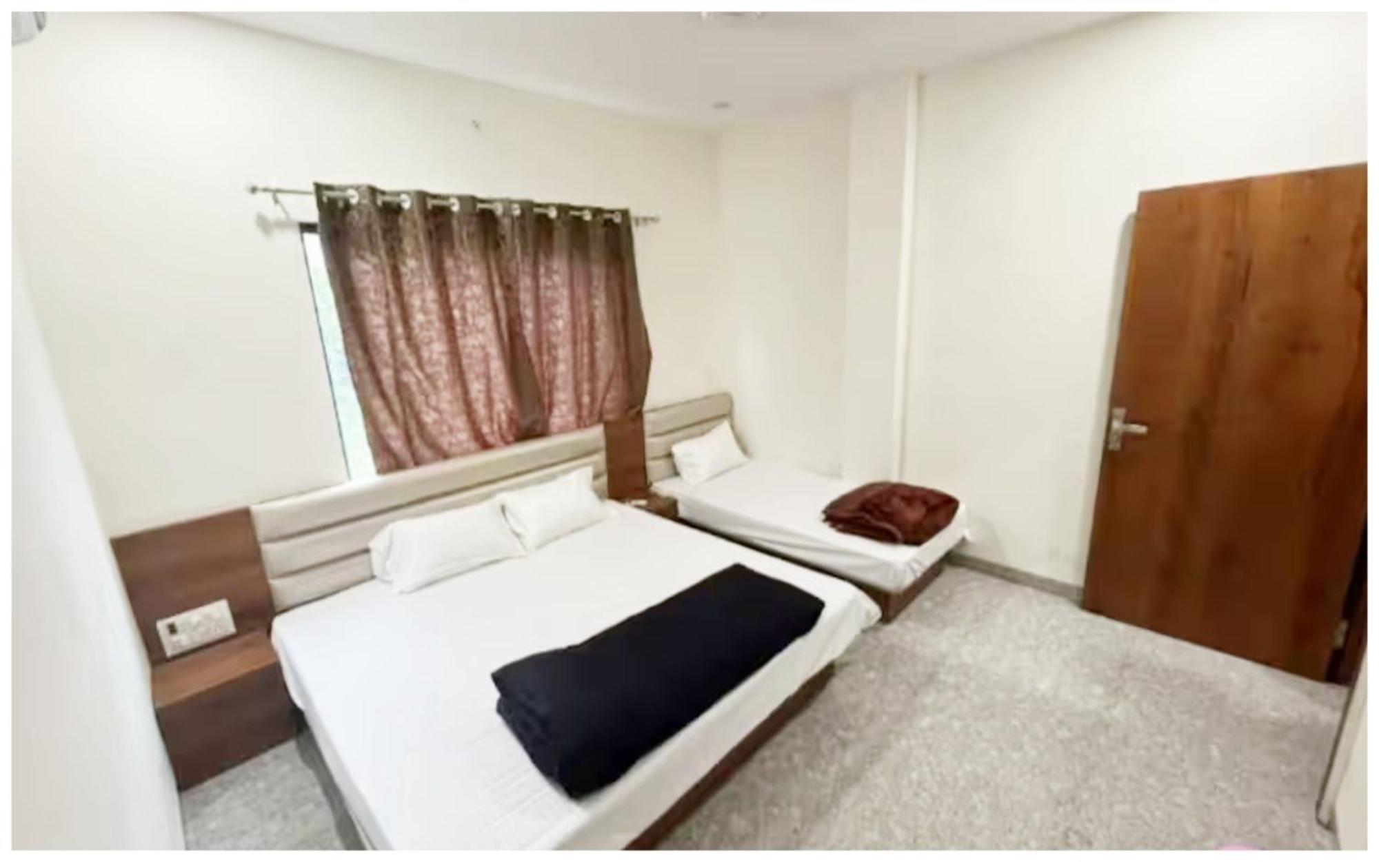 Premium Hotel Ujjain - G A R I M A - Near Mahakal Temple And Rivar - Railway Station - Hygiene & Spacious Room - With Wifi- And Parking Facilities - Best Hotel In Uddzsaín Kültér fotó